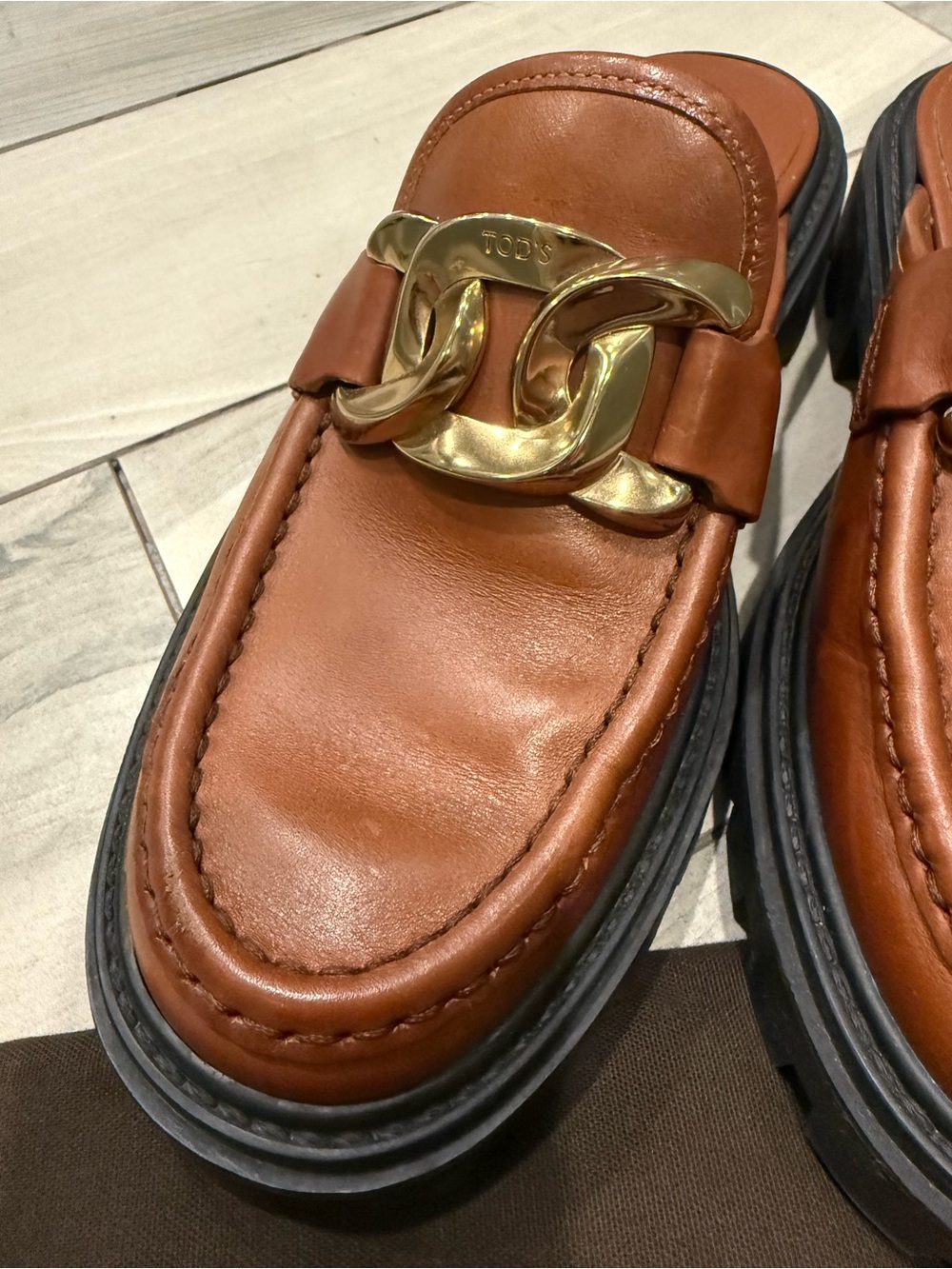 Tod's Tan Leather Chain-Trim Slip-On Loafer Mules - Picture 4 of 5